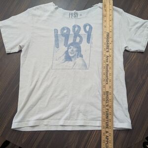 Taylor Swift 1989 shirt youth medium